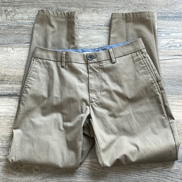 Old Navy Mens Brown Athletic Taper Pants with Built in Flex, Chino, size 30x30 - Picture 1 of 10